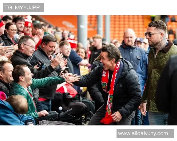 死侍怒斥足球明星表现不佳引发热议球迷纷纷支持与反对各执己见